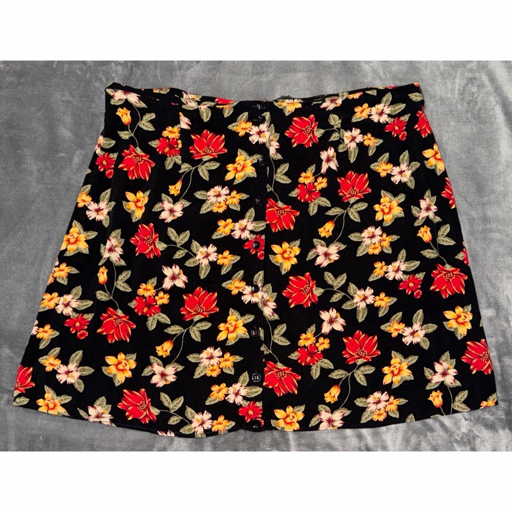 🖤❤️ Sag Harbor Floral Button Up Skirt